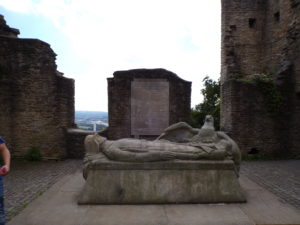 Kriegsdenkmal in der Burgrunie Hohensyburg in Dortmund