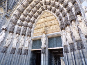 Kölner Dom Eingang Mitte