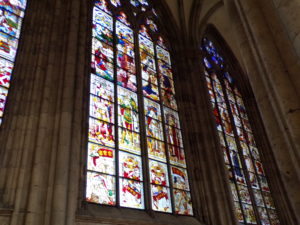 Buntglasfenster linke Seite Dom Köln 