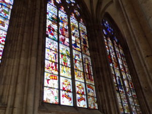 Buntglasfenster linke Seite Dom Köln