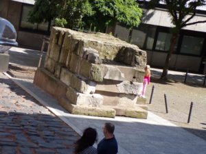 Reste Aquadukt oder Stadtmauer ( bin mir nicht sicher ) Köln